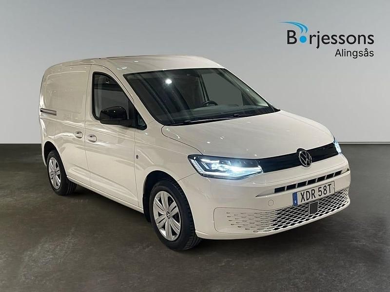 Vit Begagnad 2023 VW Caddy Minibuss | 269 900 kr (Marknadspris) - Bild 1/4