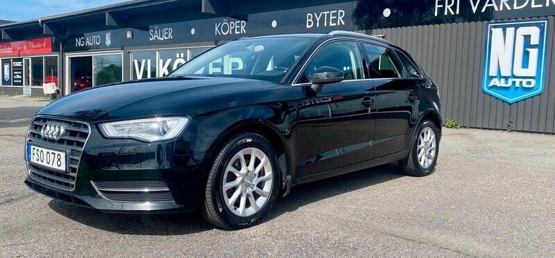 Svart Begagnad 2015 Audi A3 Sportback Attraction Halvkombi | 104 900 kr (Marknadspris) - Bild 1/4