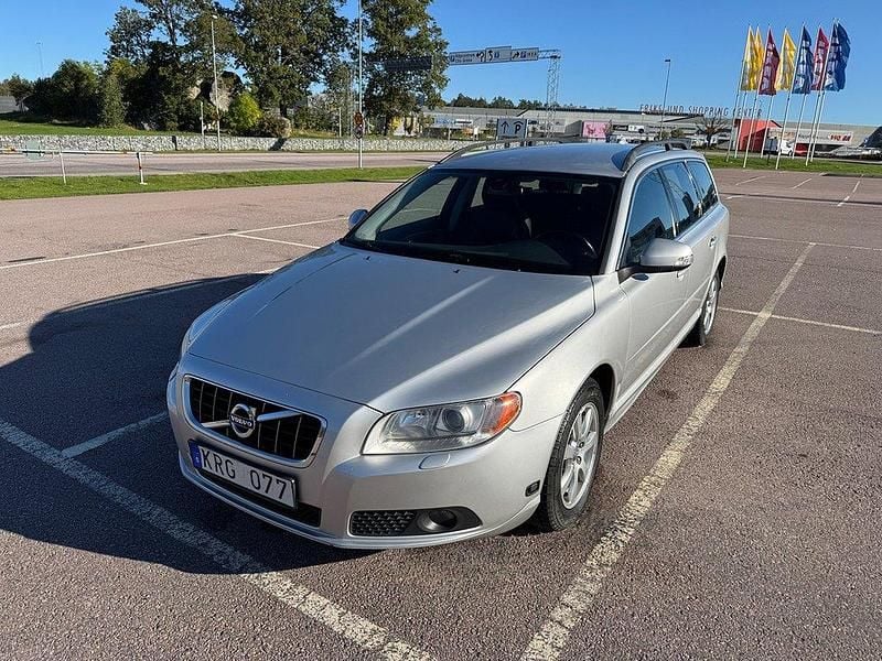 Ljusgrå Begagnad 2010 Volvo V70 Momentum Kombi | 89 900 kr (Lite dyr) - Bild 1/4