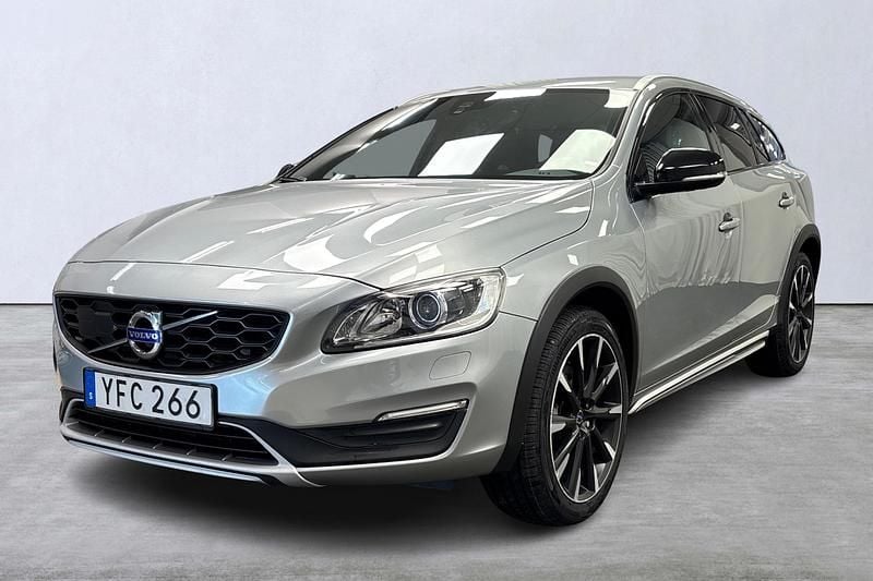 Begagnad Volvo V60 CC Business Edition 190 HK (139 kW) 2016 Silver Kombi
