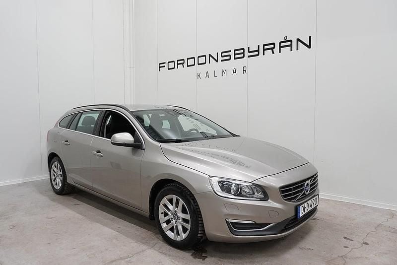 Brun Begagnad 2014 Volvo V60 Momentum Kombi | 124 800 kr (Marknadspris) - Bild 1/4