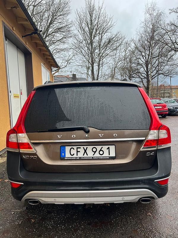 Begagnad Volvo XC70 Summum 181 HK (133 kW) 2014 Brun Kombi