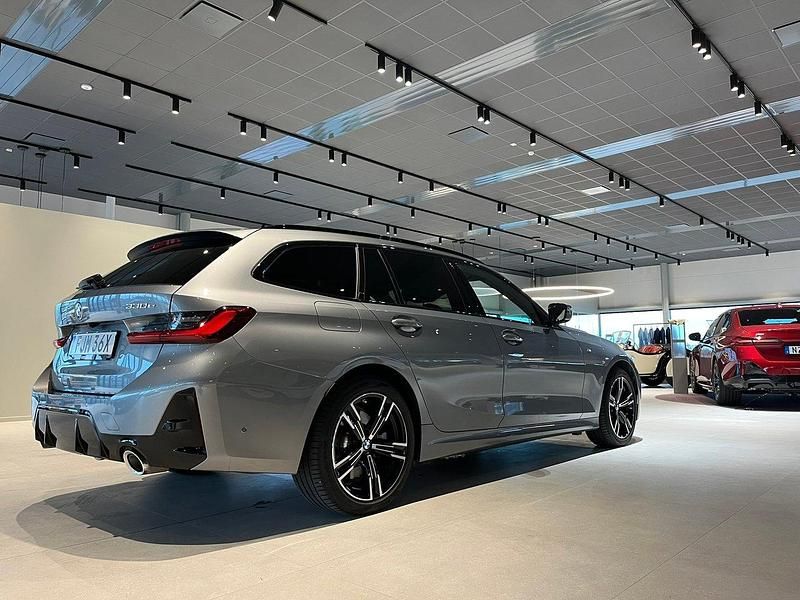 Begagnad BMW 330e M Sport 292 HK (214 kW) 2024 Grå Kombi
