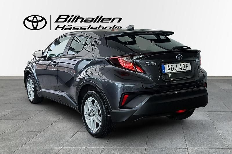 Begagnad Toyota C-HR Active 124 HK (91 kW) 2021 Grå SUV