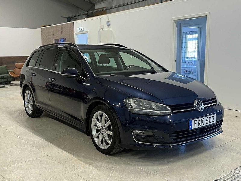 Mörkblå Begagnad 2014 VW Golf VII GT Kombi | 139 900 kr (Marknadspris) - Bild 1/4