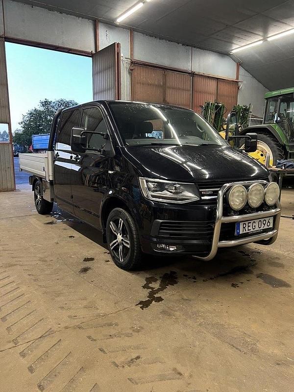 Svart Begagnad 2017 VW T6 Van | 255 000 kr (Marknadspris) - Bild 1/4