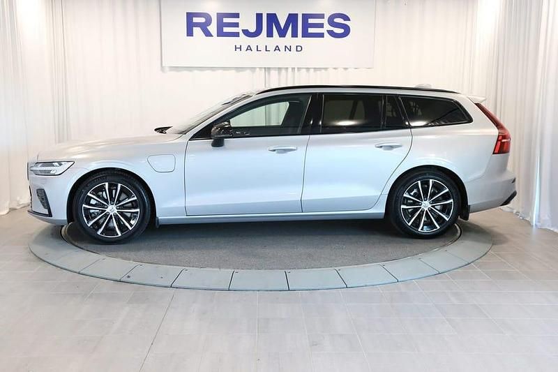 Begagnad Volvo V60 Plus 355 HK (261 kW) 2025 Silver Kombi
