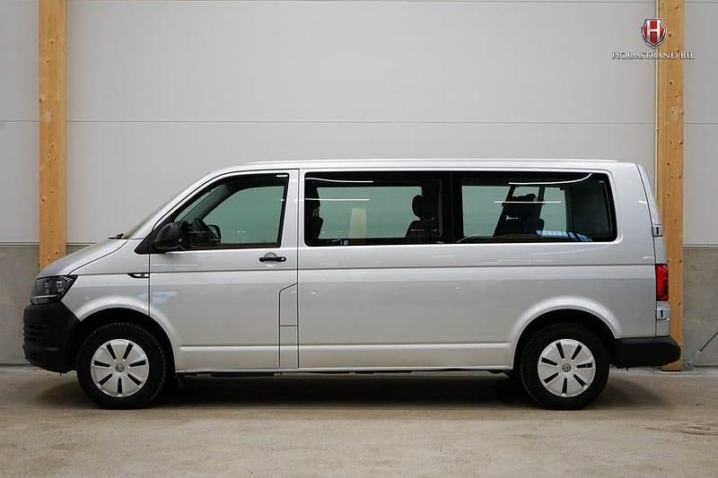 Silver Begagnad 2019 VW Caravelle Trendline Minibuss | 319 900 kr (Bra pris) - Bild 1/4