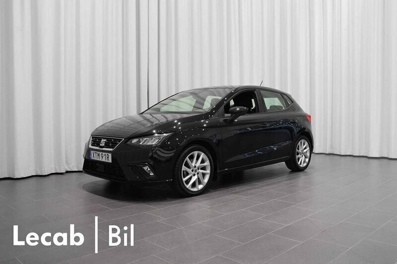 Svart (midnight black metallic) Begagnad 2022 Seat Ibiza FR Halvkombi | 169 500 kr (Marknadspris) - Bild 1/4