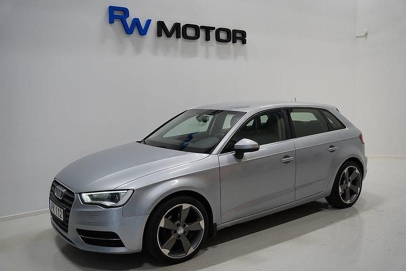 Silver Begagnad 2014 Audi A3 Sportback Attraction Halvkombi | 119 800 kr (Marknadspris) - Bild 1/4