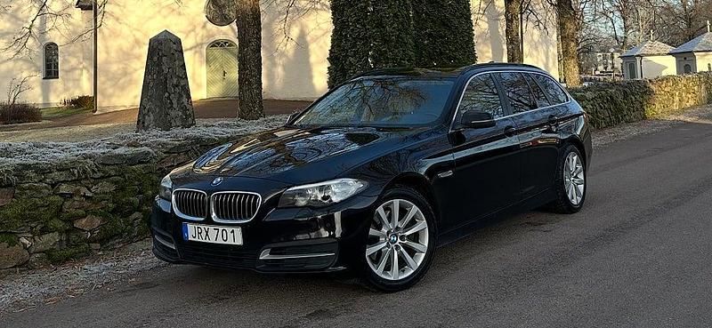 Svart Begagnad 2015 BMW 520 Kombi | 109 000 kr (Bra pris) - Bild 1/4