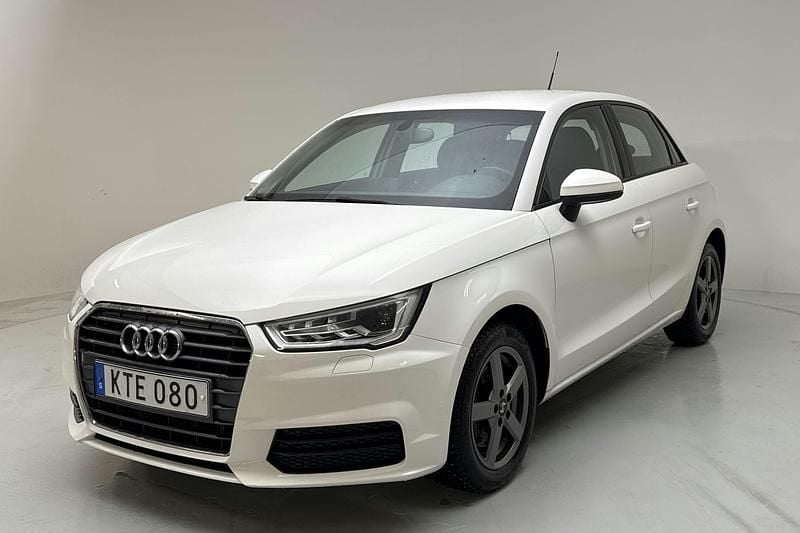 Vit Begagnad 2015 Audi A1 Sportback Halvkombi | 149 900 kr (Marknadspris) - Bild 1/4