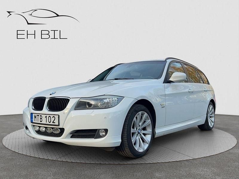 Vit Begagnad 2012 BMW 320 Kombi | 84 900 kr (Bra pris) - Bild 1/4