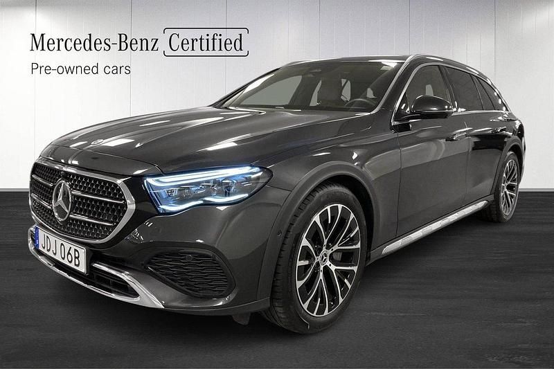 Grå Begagnad 2024 Mercedes E300 Avantgarde Kombi | 729 000 kr (Marknadspris) - Bild 1/4