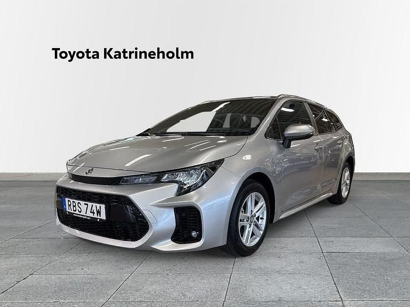 Silver metallic Ny 2025 Suzuki Swace Kombi | 289 900 kr - Bild 1/4