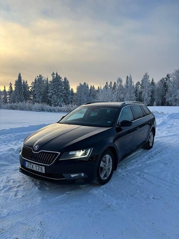 Begagnad 2016 Skoda Superb Kombi | 130 000 kr (Marknadspris) - Bild 1/4
