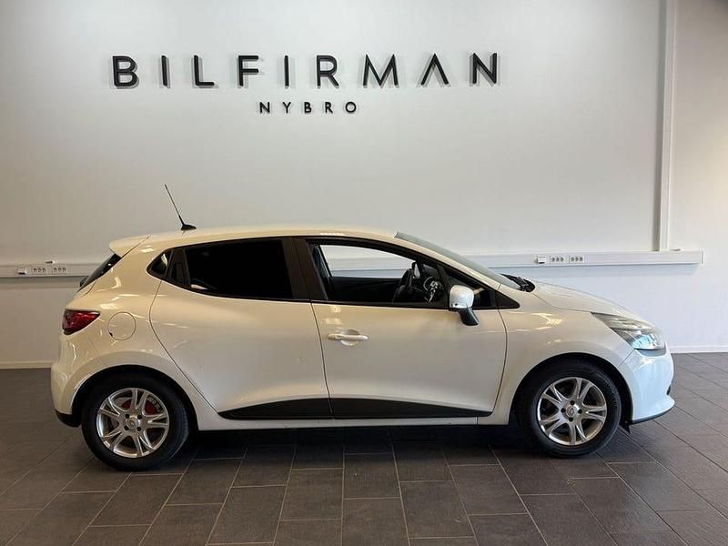 Vit Begagnad 2013 Renault Clio IV Halvkombi | 59 900 kr (Dyr) - Bild 1/4