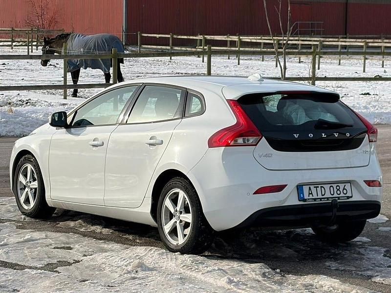 Begagnad Volvo V40 Kinetic 122 HK (89 kW) 2016 Vit