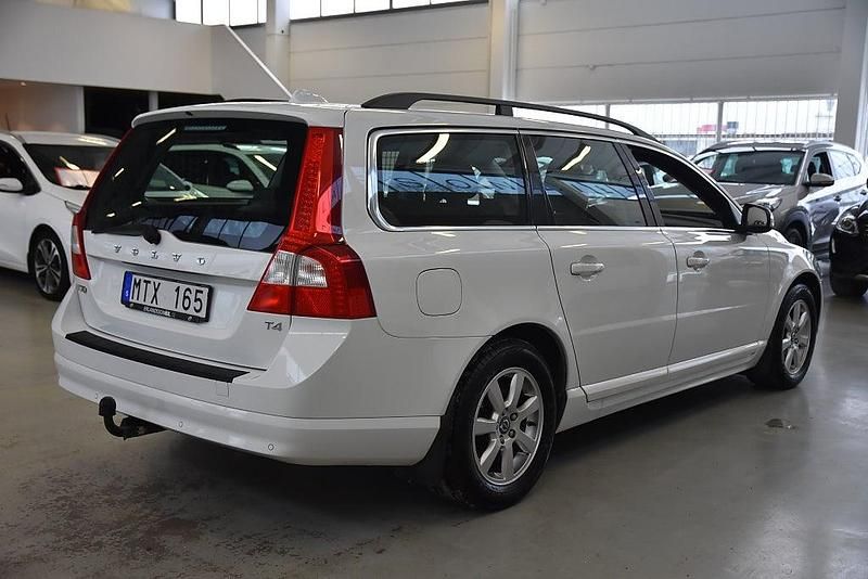 Begagnad Volvo V70 Momentum 180 HK (132 kW) 2012 Vit Kombi