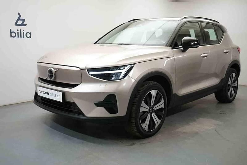 Grå Begagnad 2023 Volvo XC40 Single Motor SUV | 334 900 kr - Bild 1/1