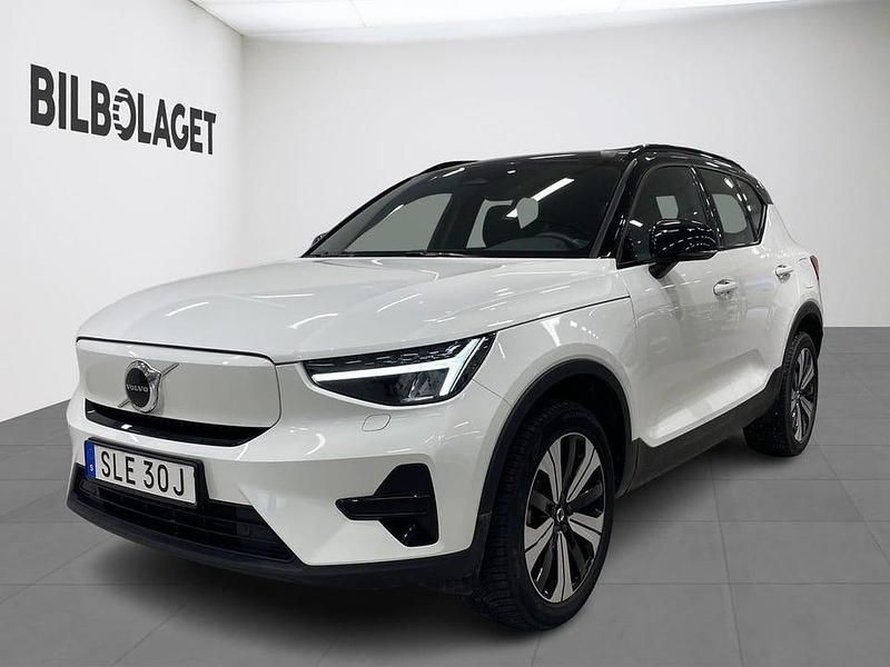 Vit Begagnad 2023 Volvo XC40 Core SUV | 344 800 kr - Bild 1/4