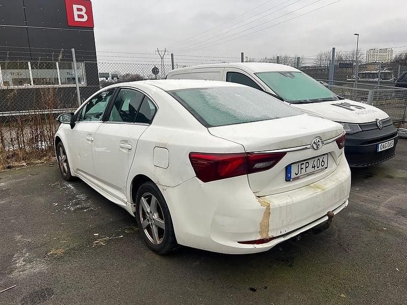 Begagnad Toyota Avensis Active 200 HK (147 kW) 2018 Vit Sedan