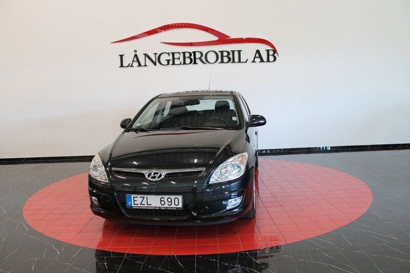 Svart Begagnad 2008 Hyundai i30 Halvkombi | 39 900 kr (Marknadspris) - Bild 1/4
