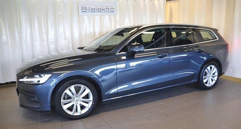 Blå Begagnad 2021 Volvo V60 Momentum Kombi | 289 000 kr (Marknadspris) - Bild 1/4