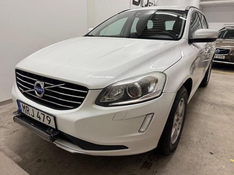 Vit Begagnad 2015 Volvo XC60 Momentum SUV | 108 900 kr (Marknadspris) - Bild 1/4