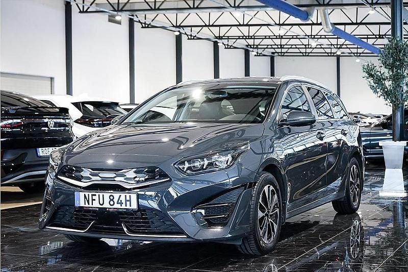 Grå Begagnad 2022 Kia Ceed Sportswagon Advance Kombi | 214 500 kr (Bra pris) - Bild 1/4