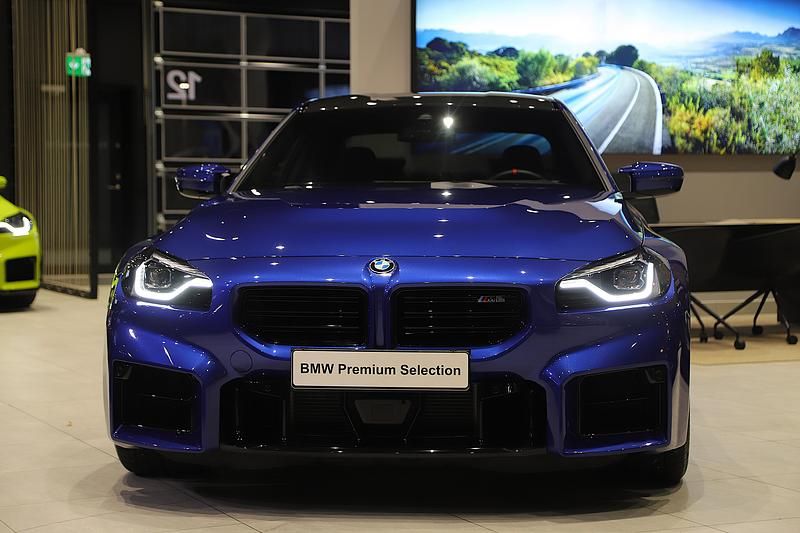 Begagnad BMW M2 Comfort Edition 480 HK (353 kW) 2024 Blå Sportkupé