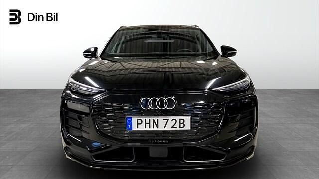 Begagnad Audi Q6 e-tron Performance 239 kW (326 HK) 2025 Svart SUV