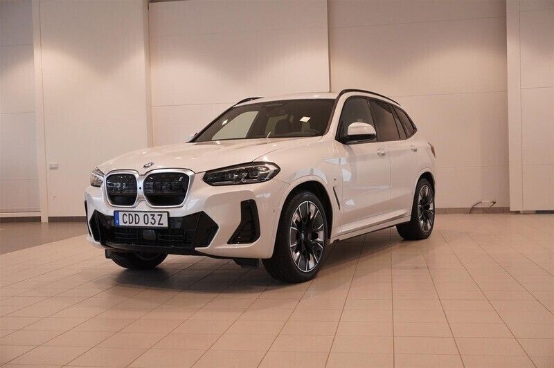 Vit Begagnad 2024 BMW iX3 M Sport SUV | 699 800 kr (Lite dyr) - Bild 1/4