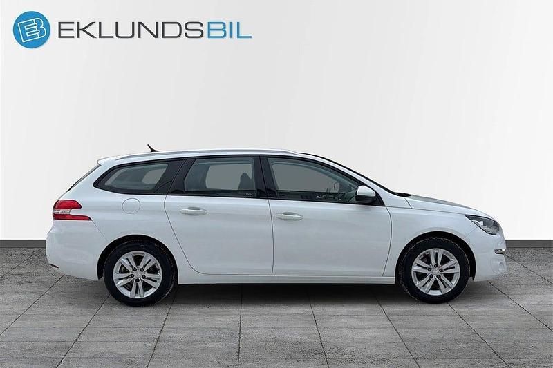 Begagnad Peugeot 308 SW Active 110 HK (80 kW) 2015 Vit Kombi