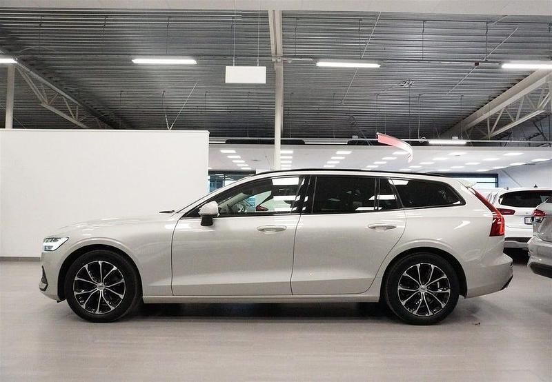 Begagnad Volvo V60 Momentum 190 HK (139 kW) 2020 Vit Kombi
