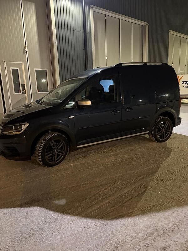 Begagnad VW Caddy 150 HK (110 kW) 2019 Metalick Minibuss