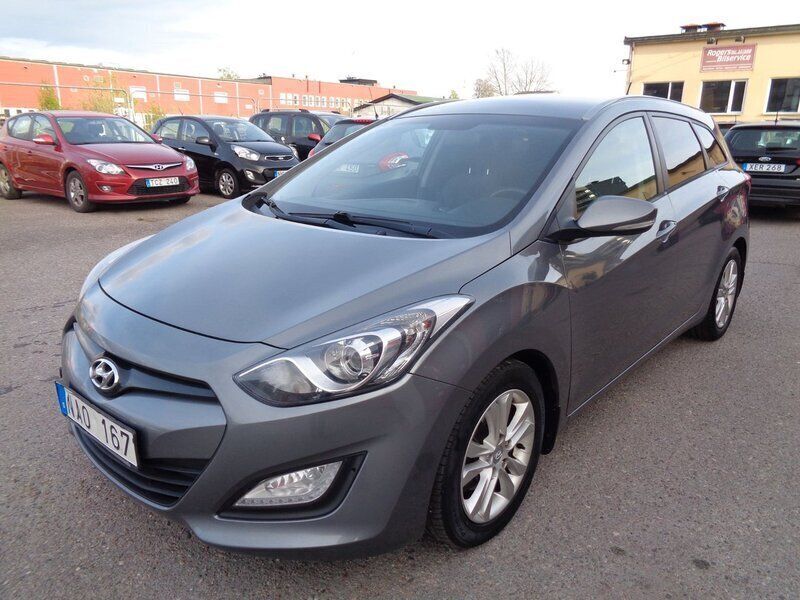 Grå Begagnad 2012 Hyundai i30 Kombi | 49 900 kr (Marknadspris) - Bild 1/4