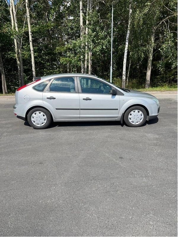 Begagnad 2006 Ford Focus Halvkombi | 20 000 kr (Bra pris) - Bild 1/4