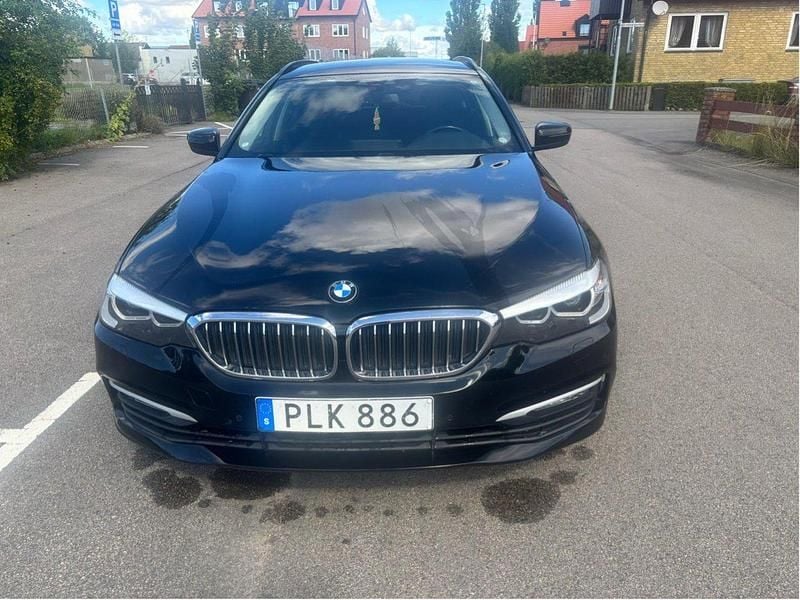 Svart Begagnad 2018 BMW 520 Kombi | 216 000 kr (Marknadspris) - Bild 1/4