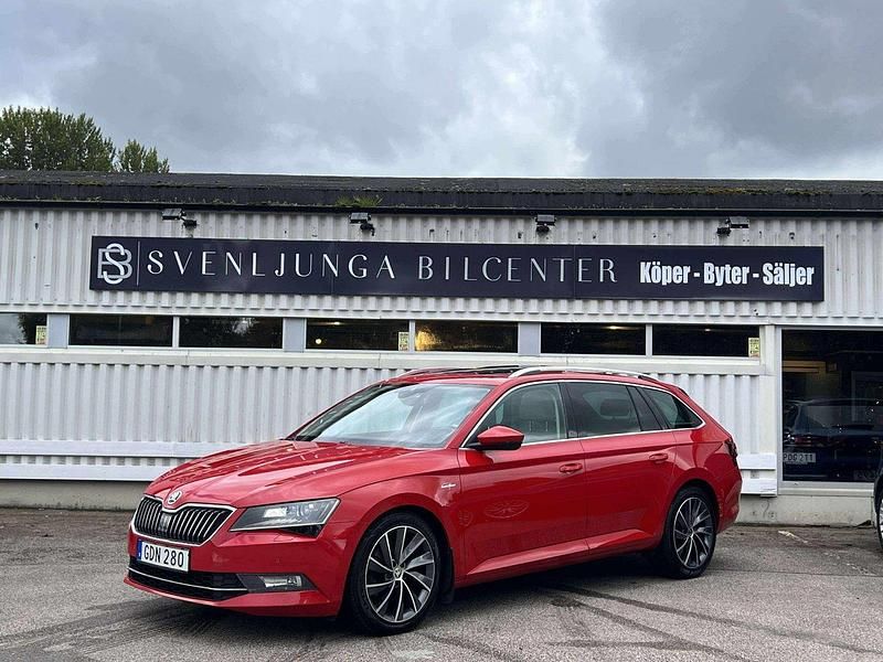 Röd Begagnad 2016 Skoda Superb LAURIN & KLEMENT Kombi | 174 900 kr (Lite dyr) - Bild 1/4