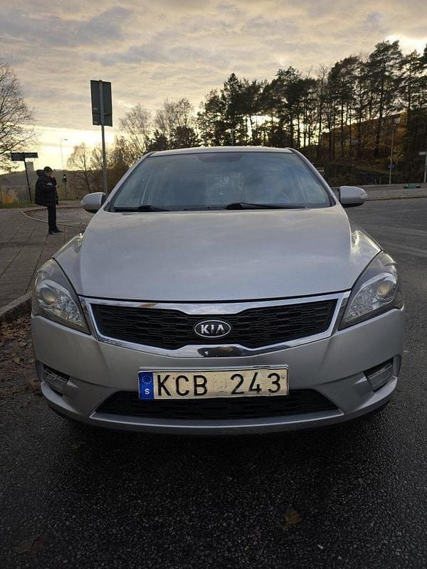 Begagnad 2010 Kia Ceed Halvkombi | 45 000 kr (Superpris) - Bild 1/4