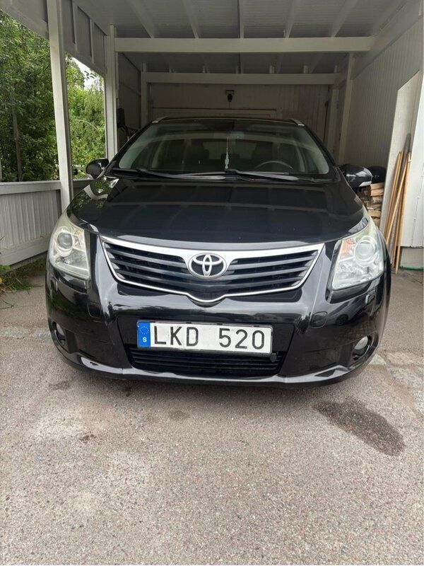 Svart Begagnad 2010 Toyota Avensis Business Edition Kombi | 42 000 kr (Marknadspris) - Bild 1/4