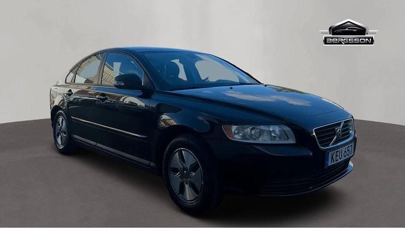 Svart Begagnad 2011 Volvo S40 Kinetic Sedan | 44 900 kr (Marknadspris) - Bild 1/4