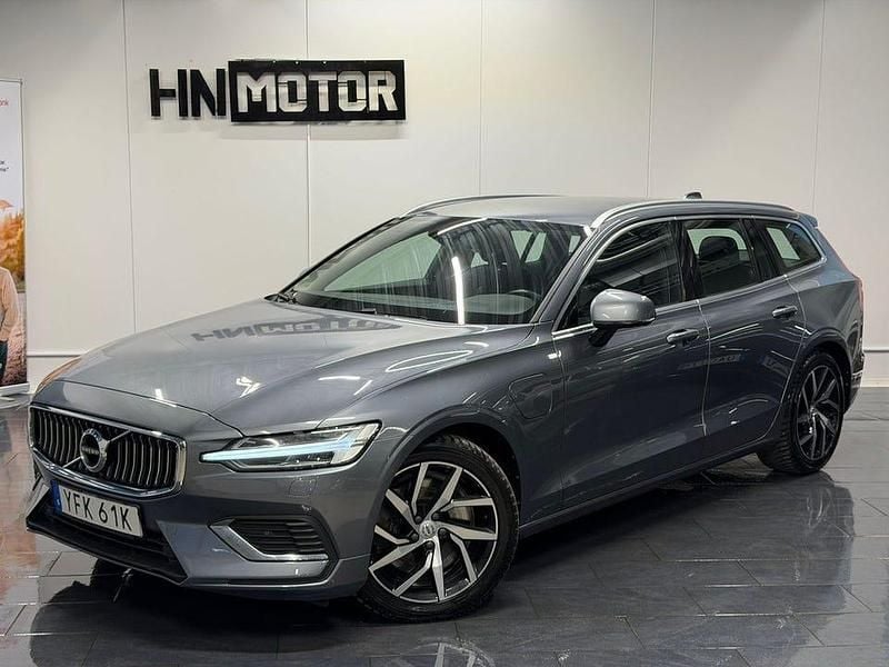 Grå Begagnad 2021 Volvo V60 Inscription Kombi | 259 900 kr - Bild 1/4