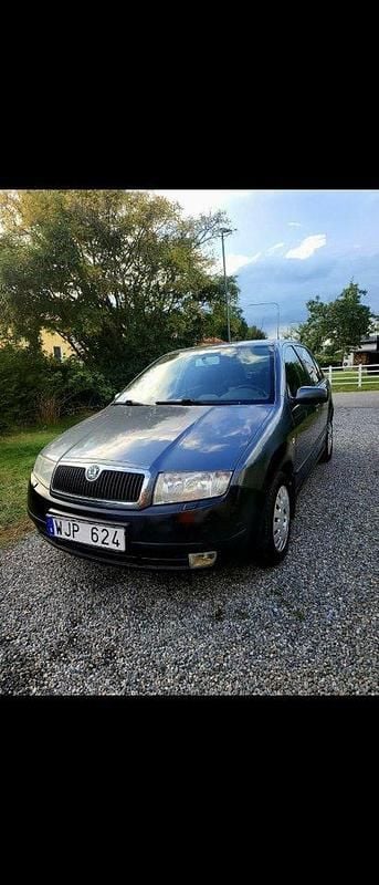 Grå Begagnad 2004 Skoda Fabia Halvkombi | 11 500 kr (Bra pris) - Bild 1/2