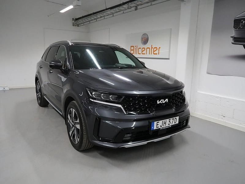 Grå Begagnad 2022 Kia Sorento Advance SUV | 379 900 kr (Marknadspris) - Bild 1/3
