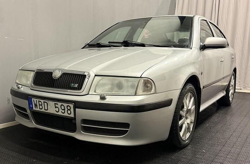 Begagnad Skoda Octavia RS 180 HK (132 kW) 2004 Silver