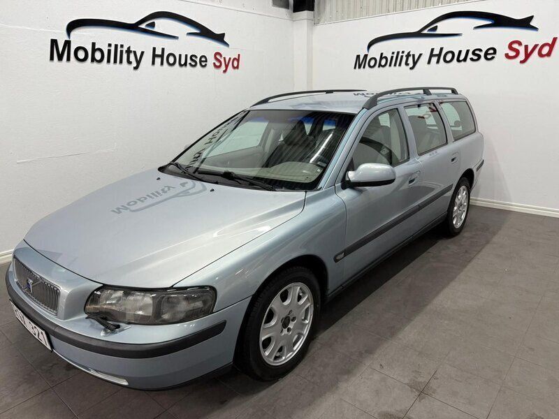 Ljusblå Begagnad 2000 Volvo V70 Kombi | 34 900 kr (Marknadspris) - Bild 1/3