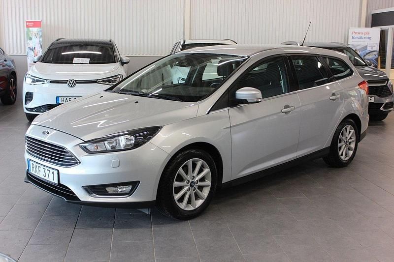 Grå Begagnad 2017 Ford Focus Titanium Kombi | 96 500 kr (Marknadspris) - Bild 1/4