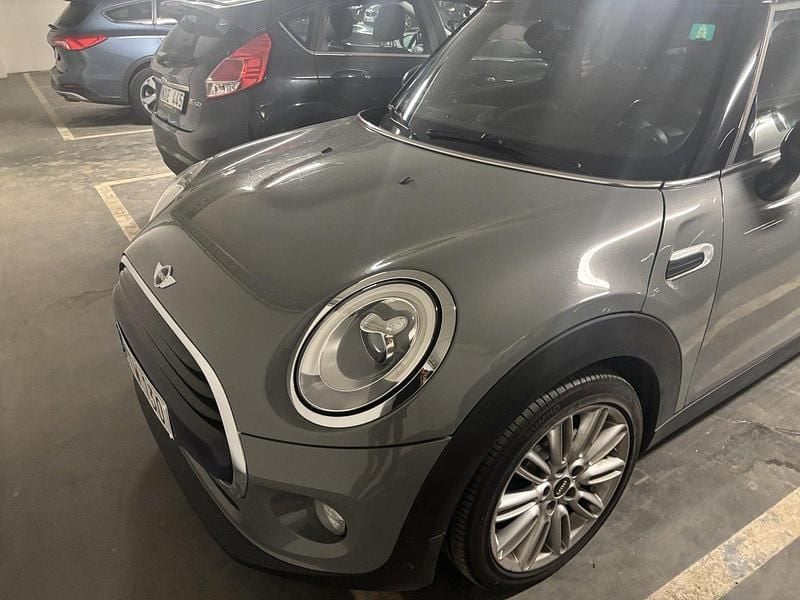 Grå Begagnad 2018 Mini Cooper D Halvkombi | 107 000 kr (Marknadspris) - Bild 1/4